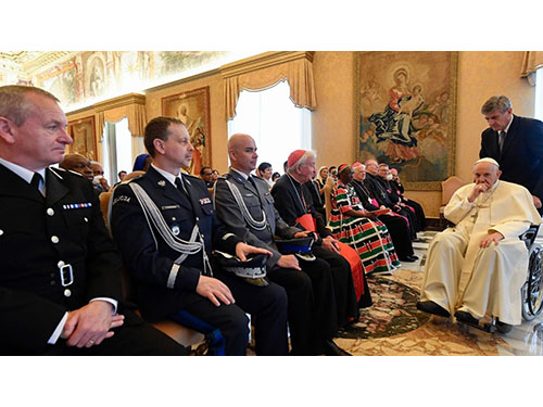 Popiežius: deja, šiuolaikinės vergovės formos plinta ir išsivysčiusiose šalyse 